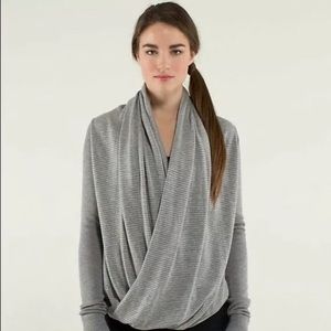 Lululemon Iconic Wrap Cashmere Boolux Blend Sweater Size 6 excellent condition!